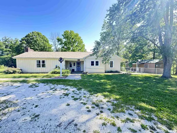 1500 Cobden School RD, Cobden, IL 62920