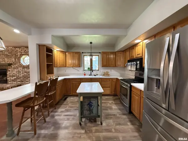 533 N 7TH AVE, Canton, IL 61520