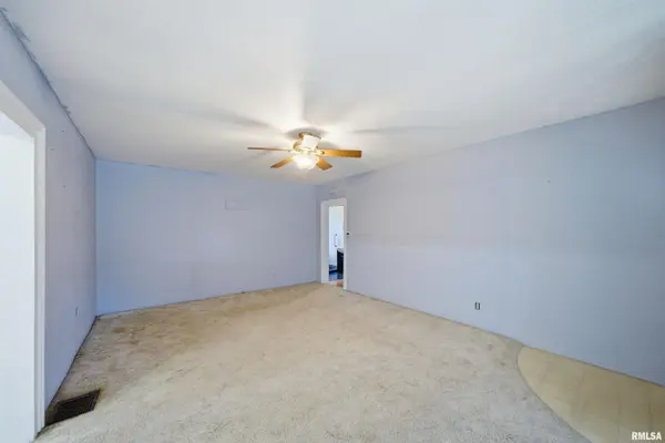 806 W 4TH ST, Delavan, IL 61734