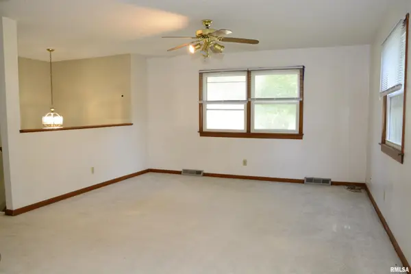 807 MEADOW DR, Macomb, IL 61455