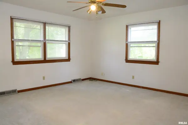 807 MEADOW DR, Macomb, IL 61455