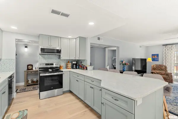 906 W LOIRE CT #A-2, Peoria, IL 61614