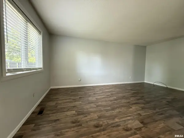 3 CEDAR DR, Macomb, IL 61455