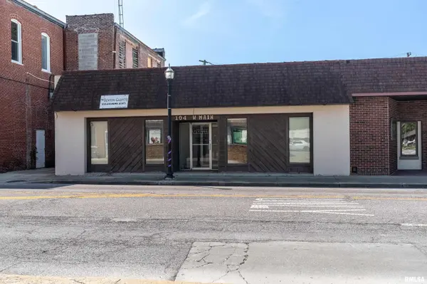 104 W MAIN ST, Benton, IL 62812