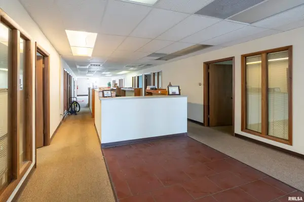 104 W MAIN ST, Benton, IL 62812
