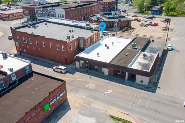104 W MAIN ST, Benton, IL 62812