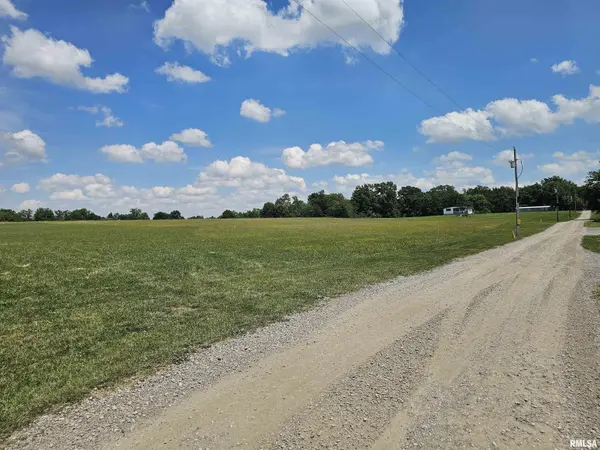16164 Old Creal Springs RD, Marion, IL 62959
