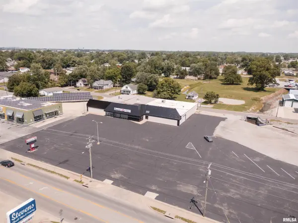 914 W MAIN ST, Marion, IL 62959