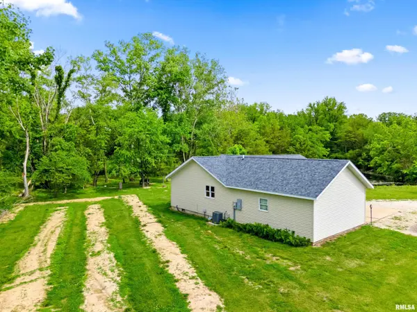 19563 N IL Route 97 HWY, Cuba, IL 61427