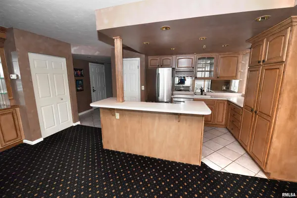 123 SW JEFFERSON AVE #E16A, Peoria, IL 61602
