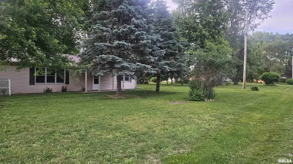 15030 E POKIHANTUS DR, Canton, IL 61520
