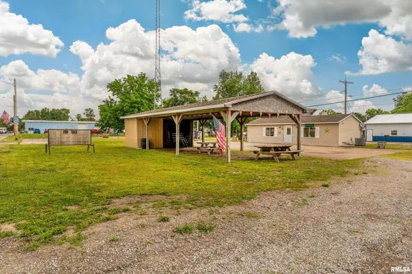 108 N 4TH ST, Elkville, IL 62932
