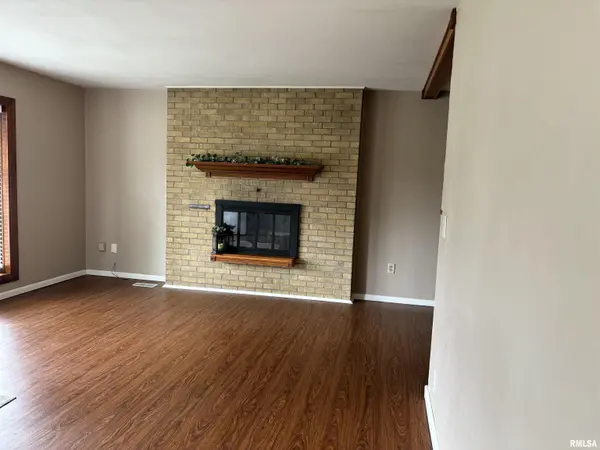9 PIONEER CT, Pekin, IL 61554