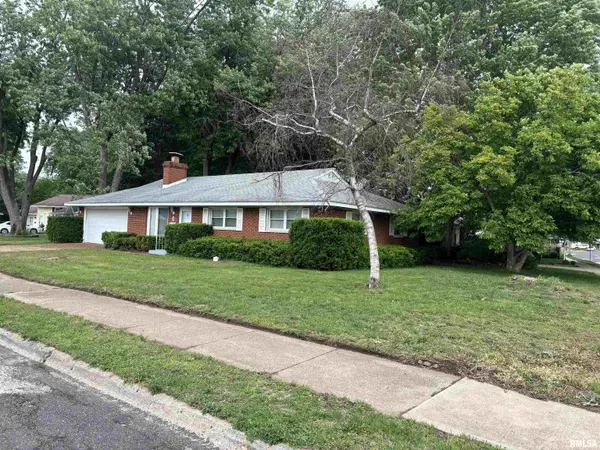 9 PIONEER CT, Pekin, IL 61554