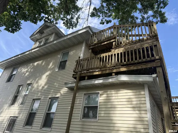 215 WASHINGTON ST, Macomb, IL 61455