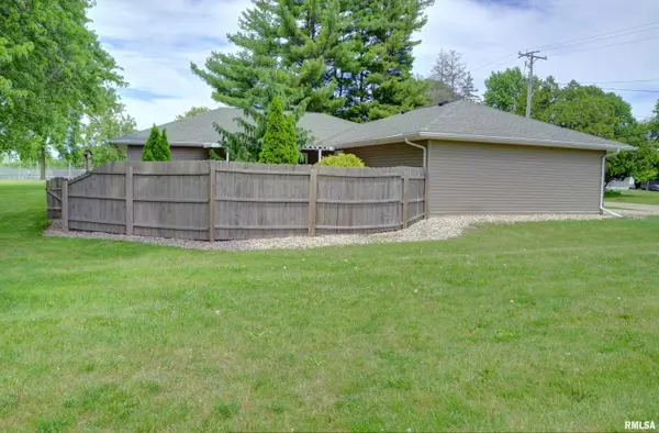 1220 MAPLE AVE, Macomb, IL 61455