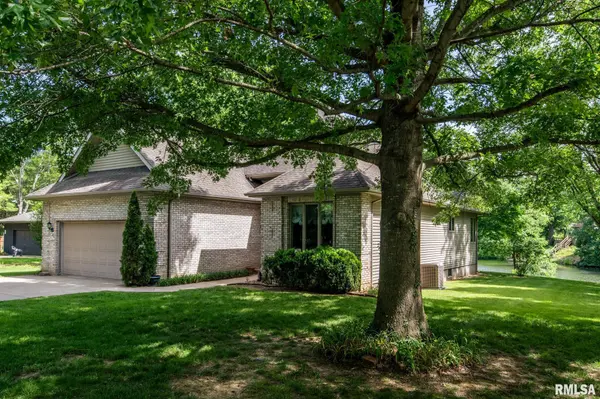 307 Woodlake CT, Carterville, IL 62918