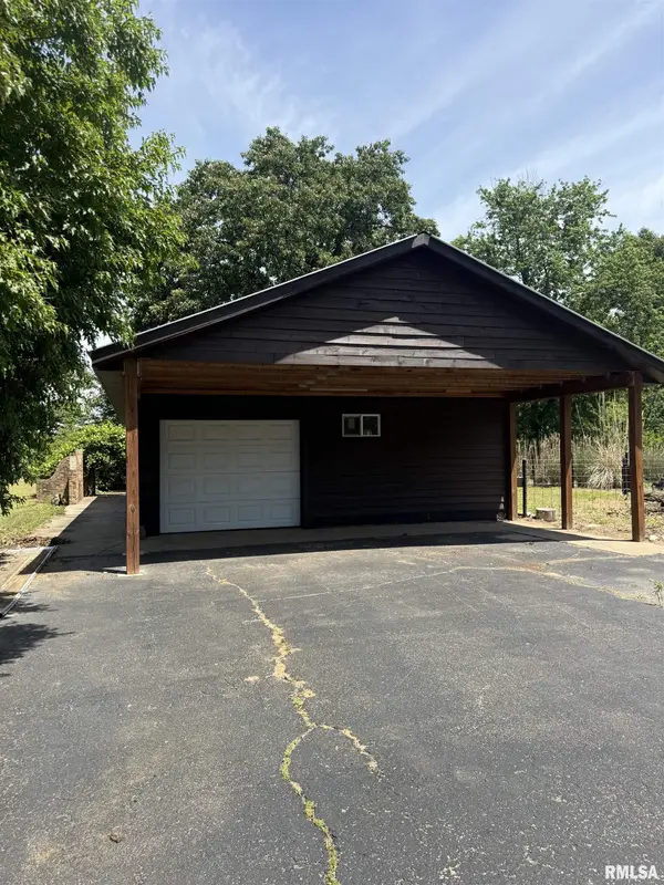 1110 County Road 960 North, Bath, IL 62617