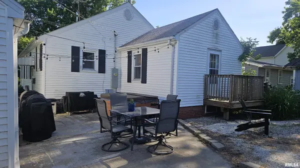 1055 E ELM ST, Canton, IL 61520