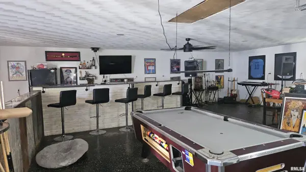 1055 E ELM ST, Canton, IL 61520