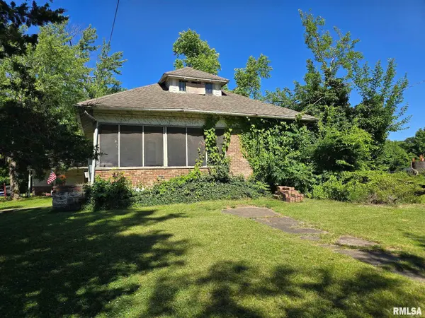 815 S DIVISION ST, Carterville, IL 62918