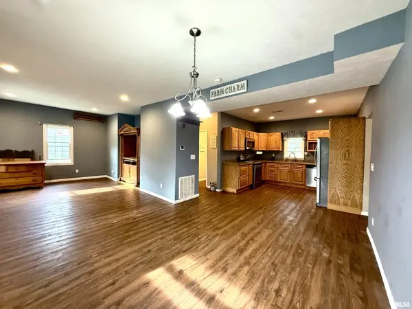107 Bevard ST, Cambria, IL 62915
