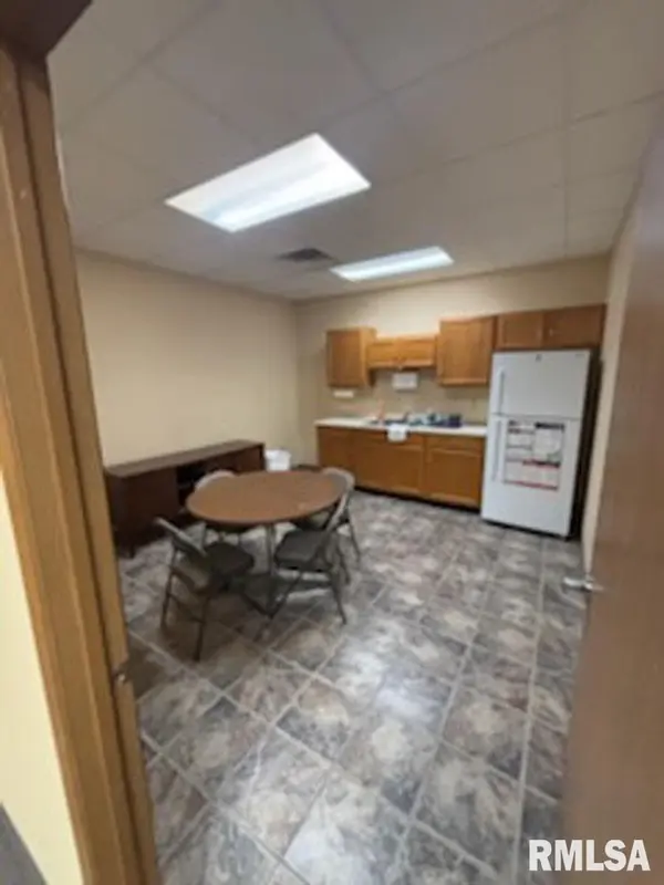 3860 N MAIN ST, East Peoria, IL 61611