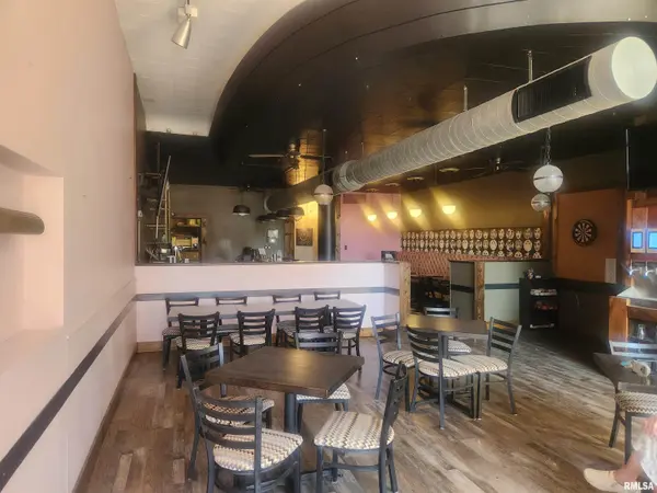 140 N MAIN ST, Edwardsville, IL 62025