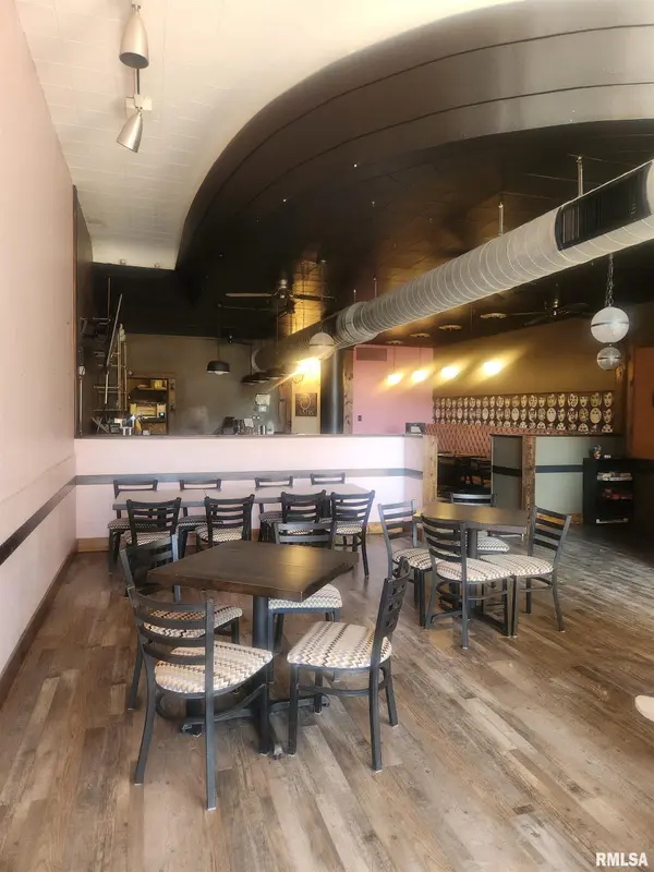 140 N MAIN ST, Edwardsville, IL 62025