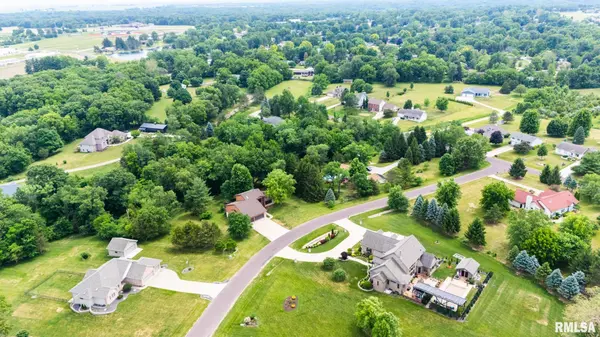 1318 AMANDA DR, Metamora, IL 61548