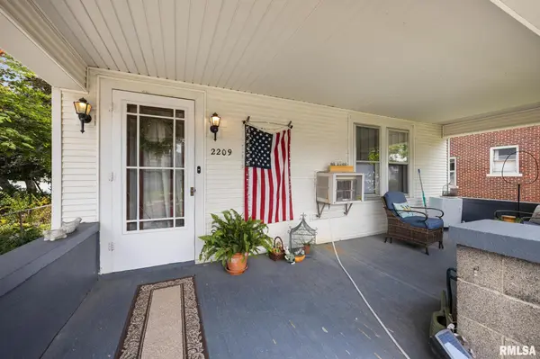 2209 W BARKER AVE, West Peoria, IL 61604