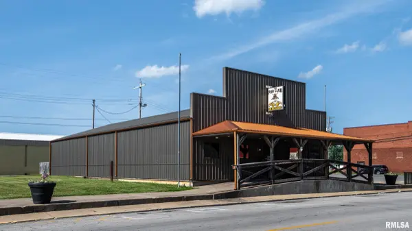 206 E BROADWAY BLVD, Johnston City, IL 62951