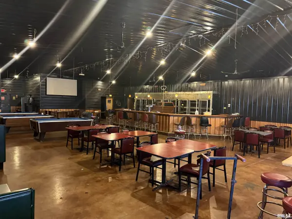 206 E BROADWAY BLVD, Johnston City, IL 62951