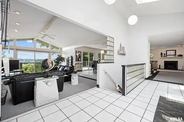 1117 N HOPPE LN, East Peoria, IL 61611