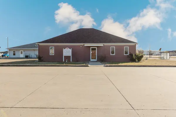 24 VETERANS DR, Harrisburg, IL 62946