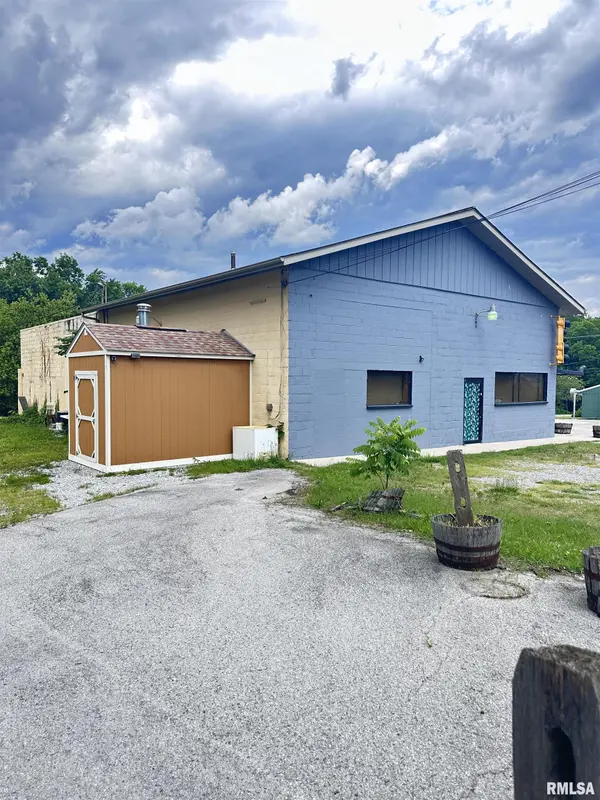 111 OAK ST, Cobden, IL 62920