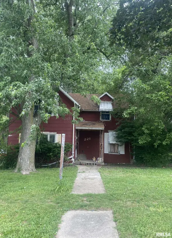 221 W PINE ST, Canton, IL 61520