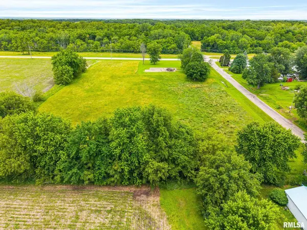 35456 N Middle Grove RD, Farmington, IL 61531
