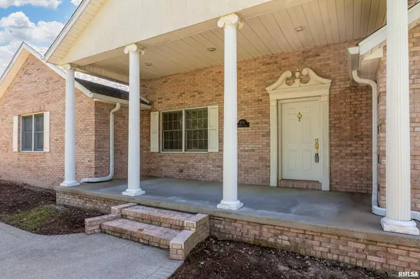 2729 Kokopelli DR, Marion, IL 62959