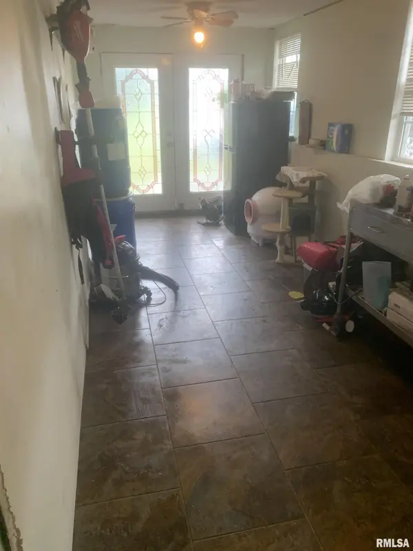 1803 Vandalia ST, Hillsboro, IL 62049
