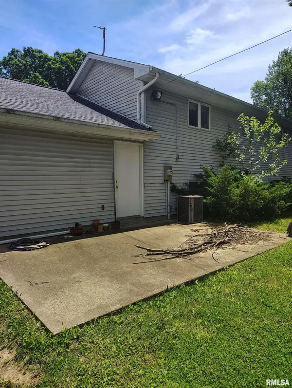 414 SUMMERS DR, Macomb, IL 61455