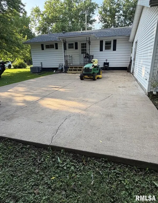 715 W AVENUE F, Lewistown, IL 61542