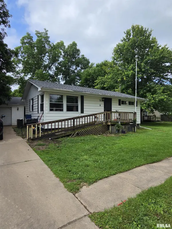 715 W AVENUE F, Lewistown, IL 61542