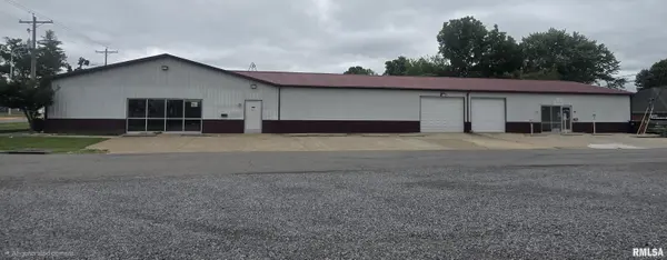 601 E DeYoung ST, Marion, IL 62959