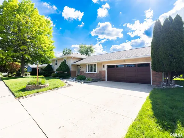 2721 N RUSTIC RIDGE DR, Peoria, IL 61604