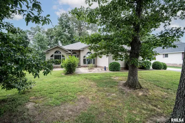 2803 HICKORY LN, Marion, IL 62959