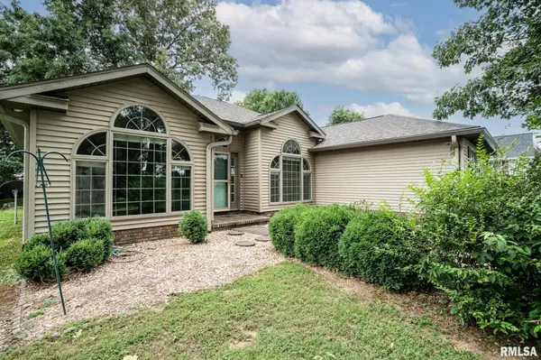 2803 HICKORY LN, Marion, IL 62959