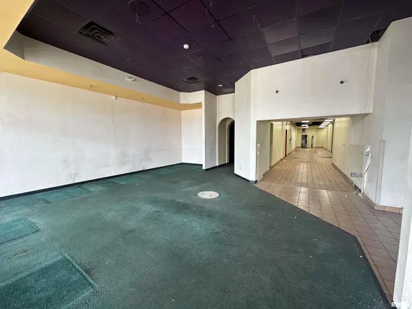 322 S PLAZA DR, Chillicothe, IL 61523