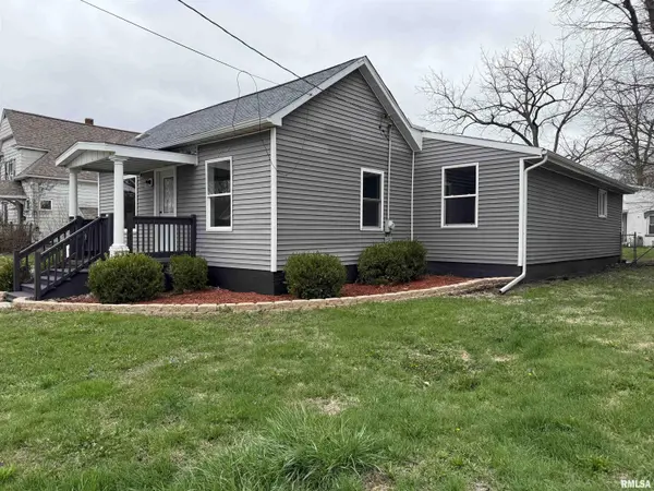 233 W SPRUCE ST, Canton, IL 61520