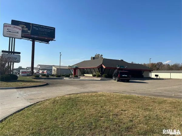 706 E PLAZA DR, Carterville, IL 62918